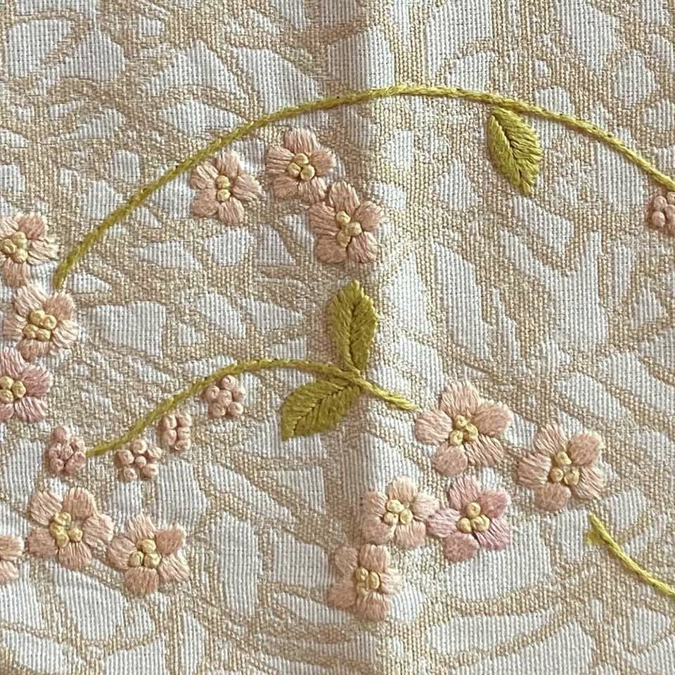 テーブルセンター 手刺繍 小花刺繍 敷物 ファブリック インテリア雑貨 画像3